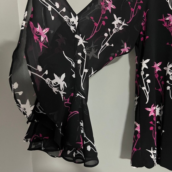 Alfani Black Pink dark Floral Bell Sleeve Blouse Medium flowy romantic dressy - Picture 4 of 9